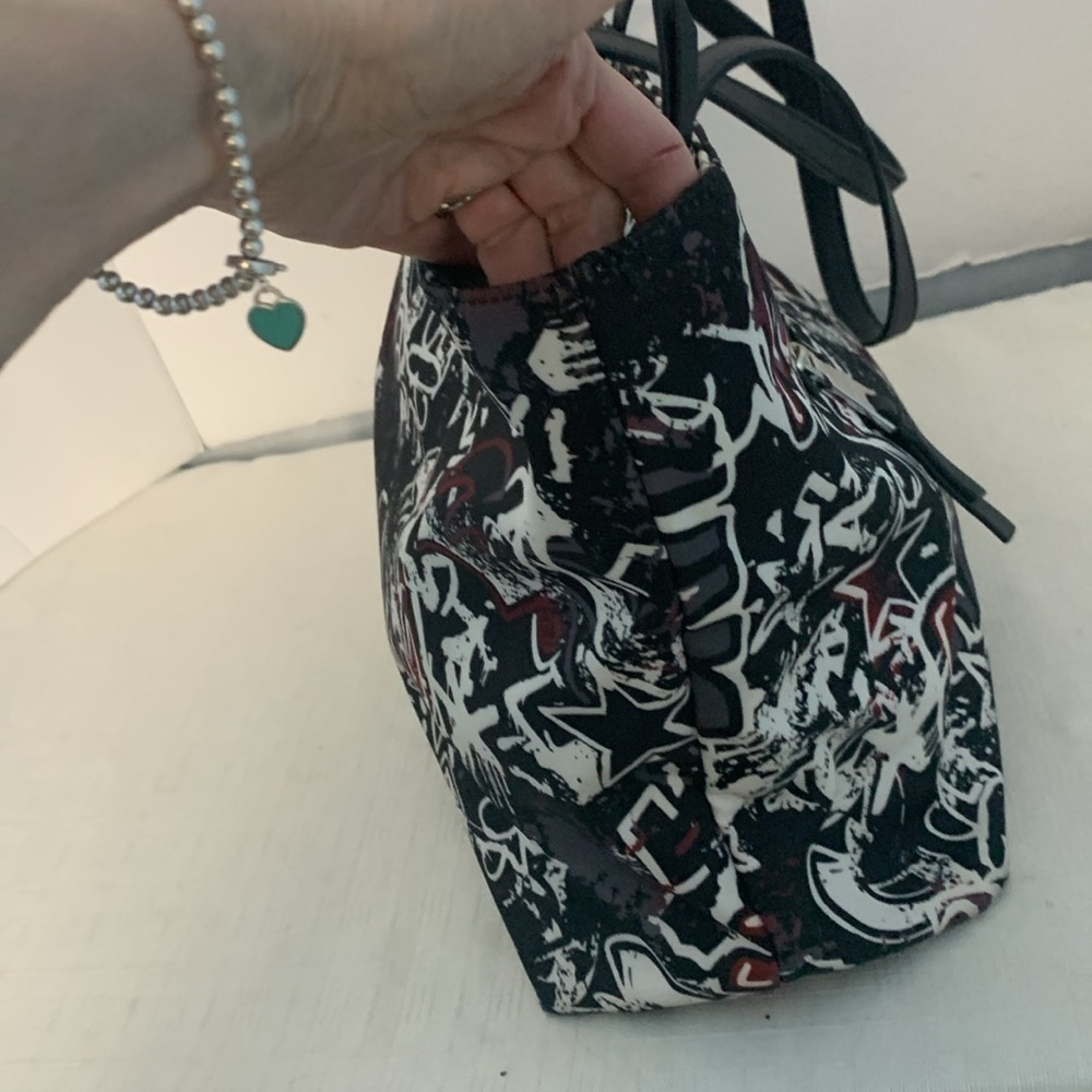 Beautiful Donna Karen, in New York tote - Picture 4 of 9